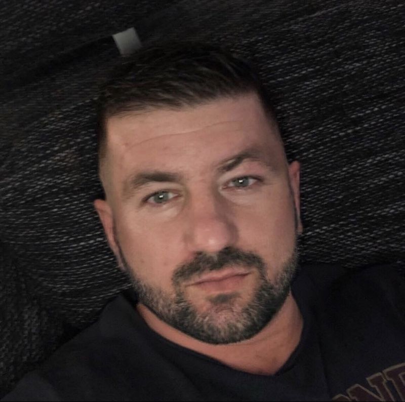 Jarek, 43