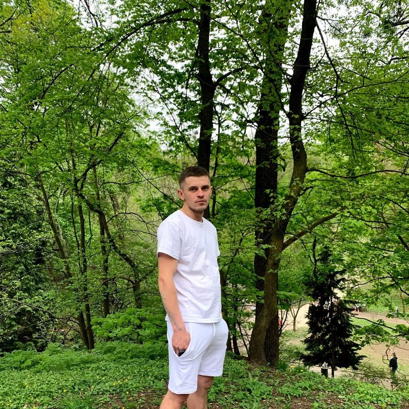 Роман, 28