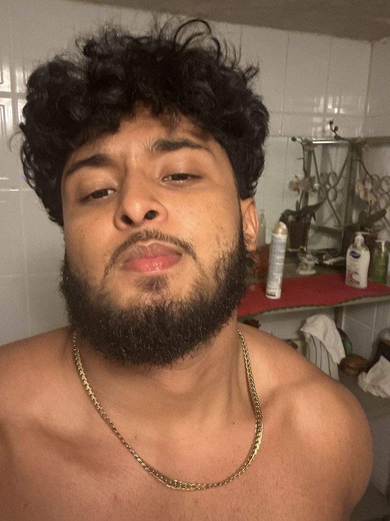 Alejandro, 19
