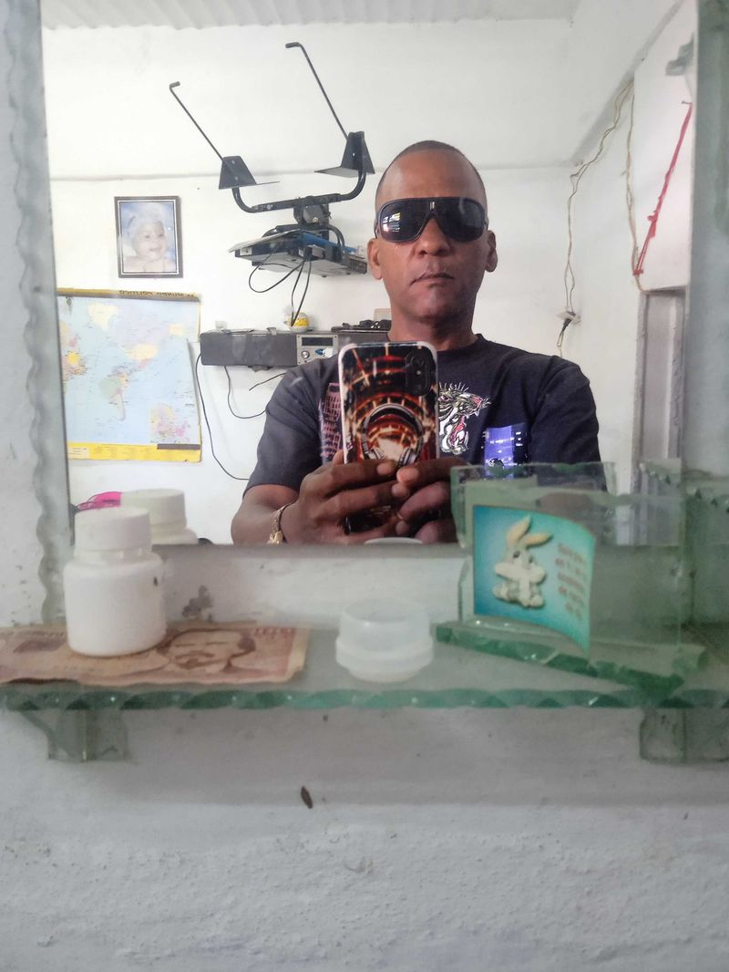 Yosmani, 44