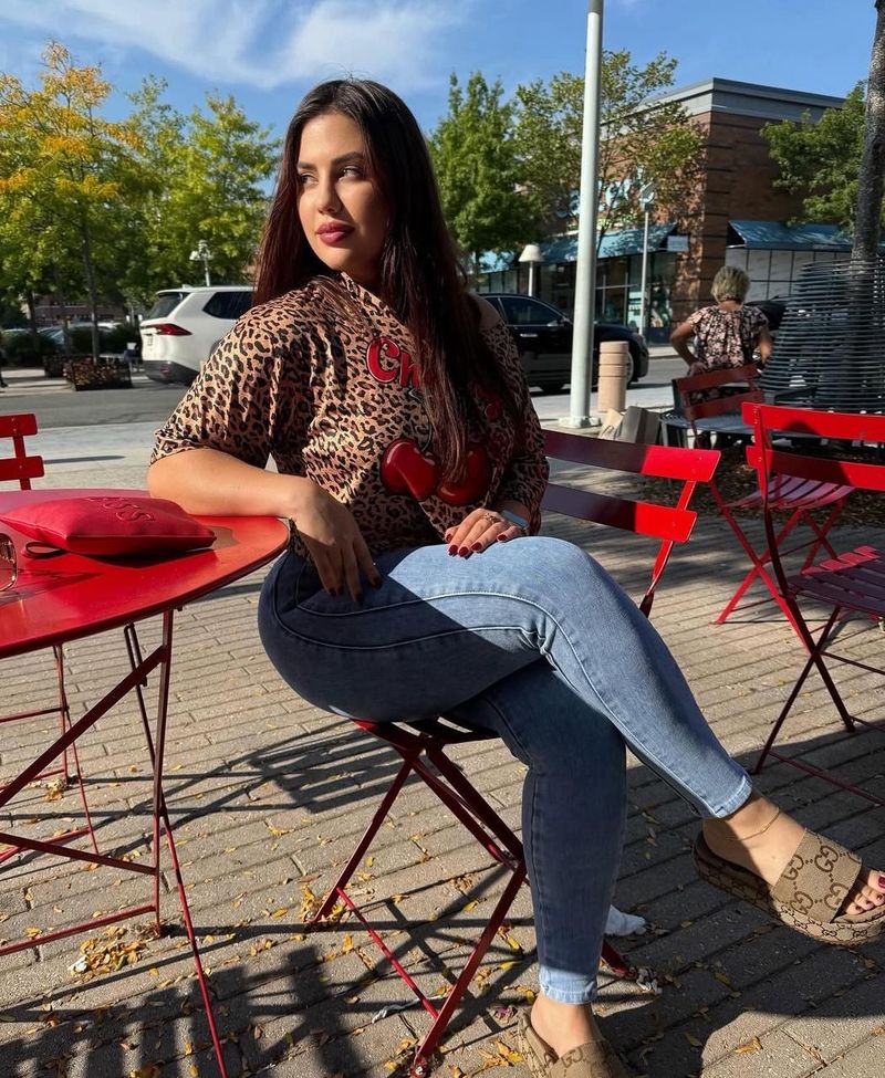 Emely, 30