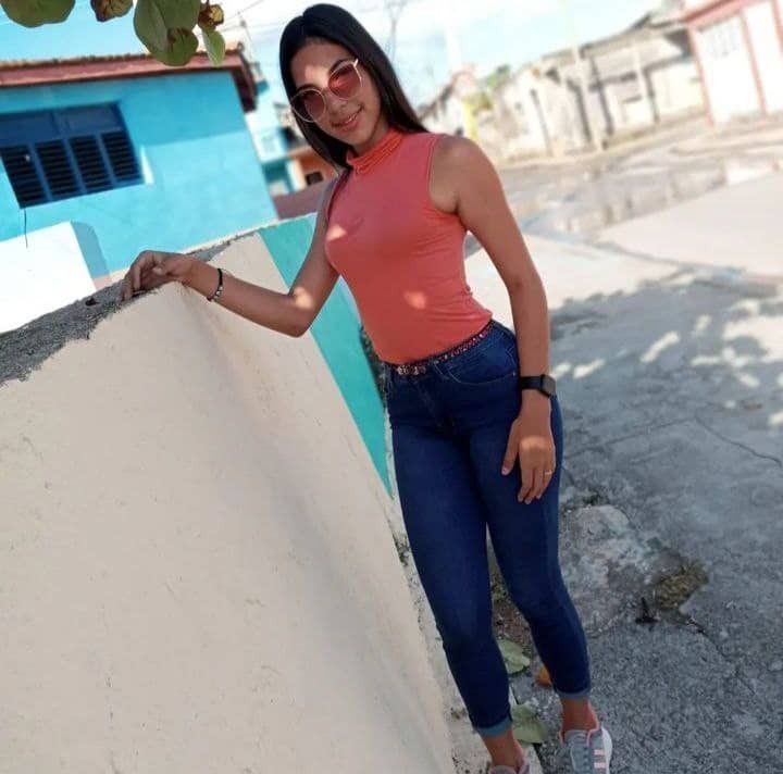 Dianela, 25