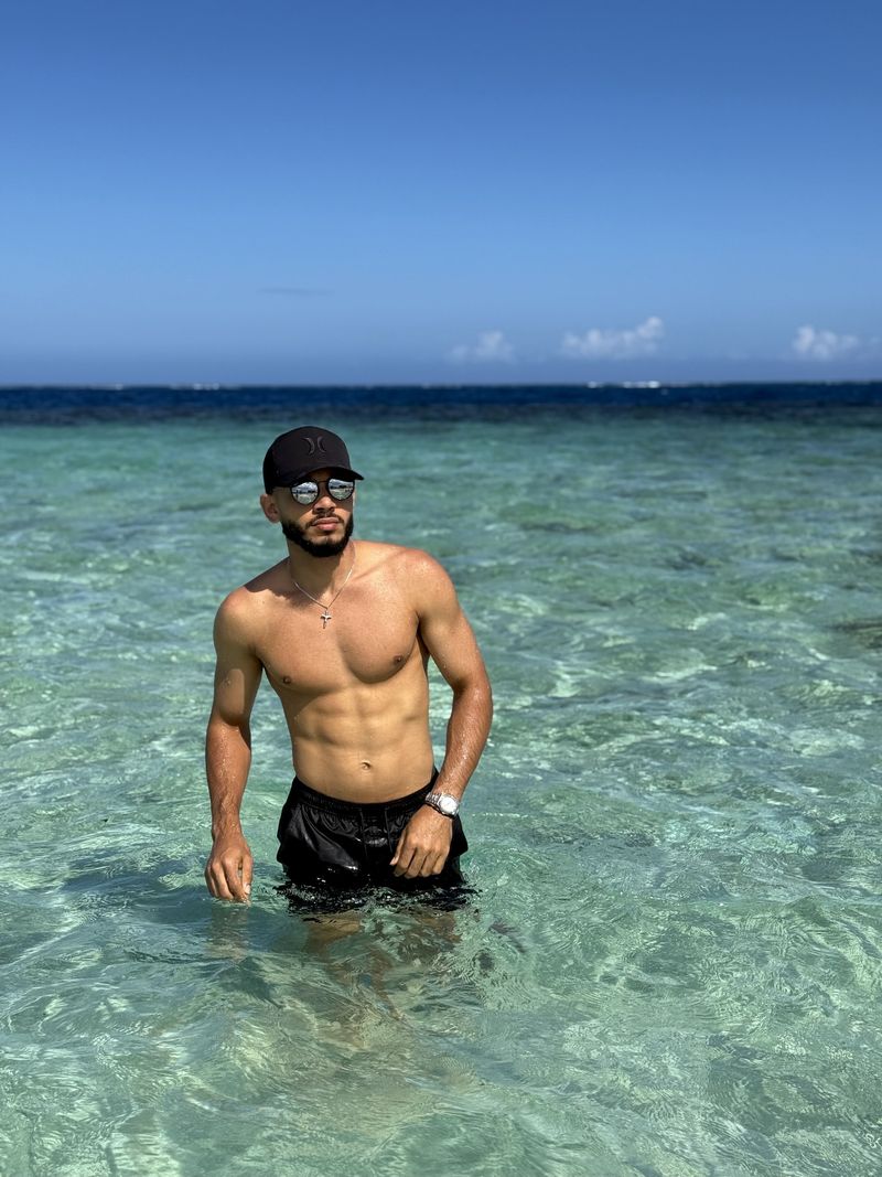 José, 21