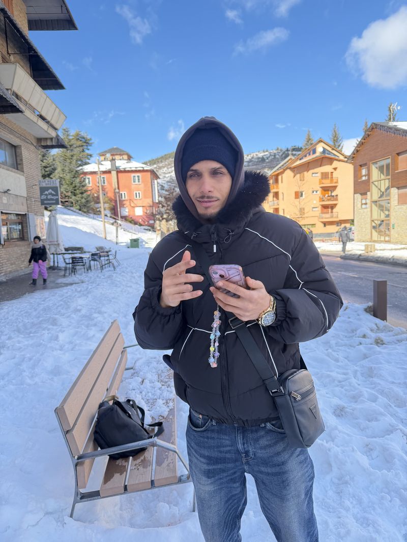 Miguel, 28