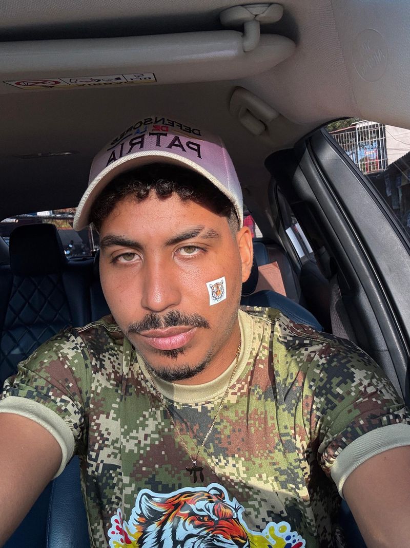 Ismael, 25