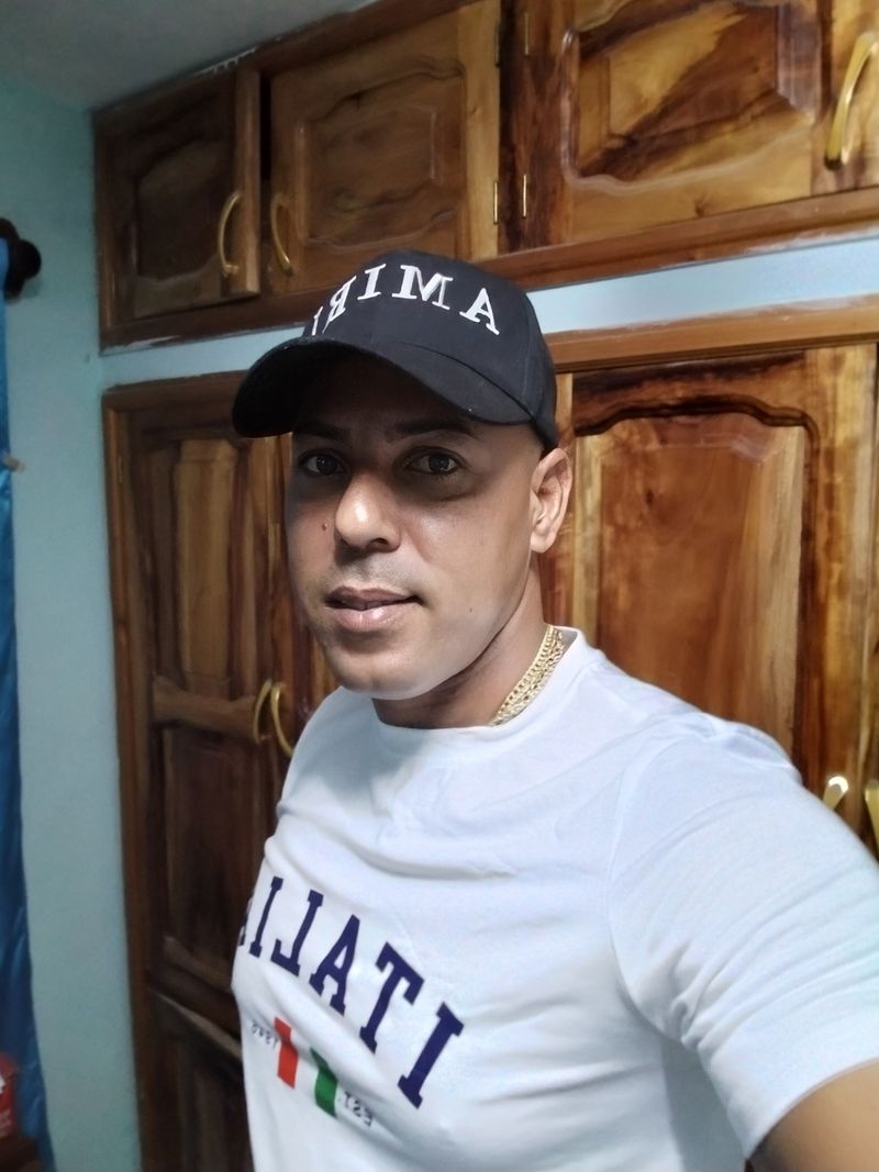Luis, 42