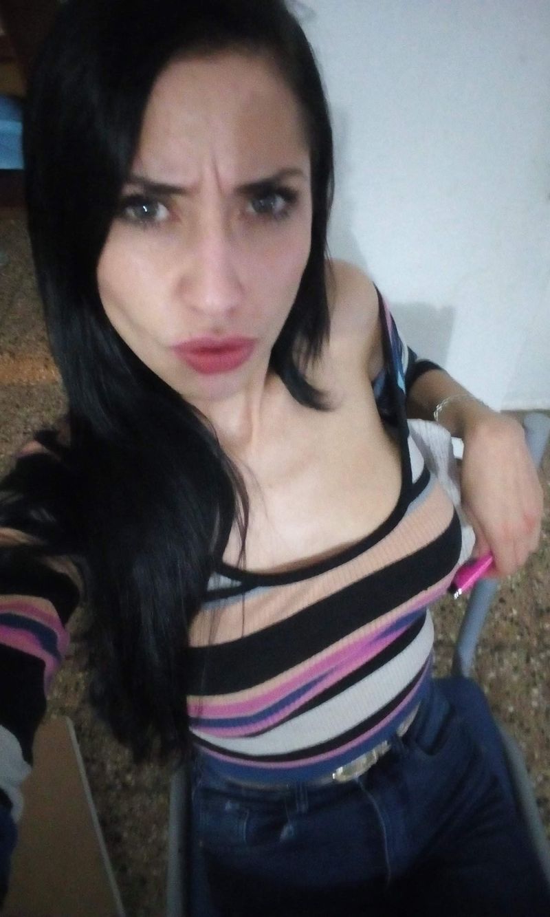 Camila, 33