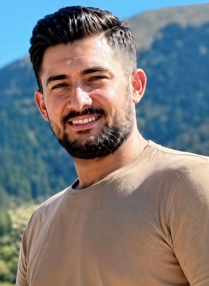 Mounir, 29