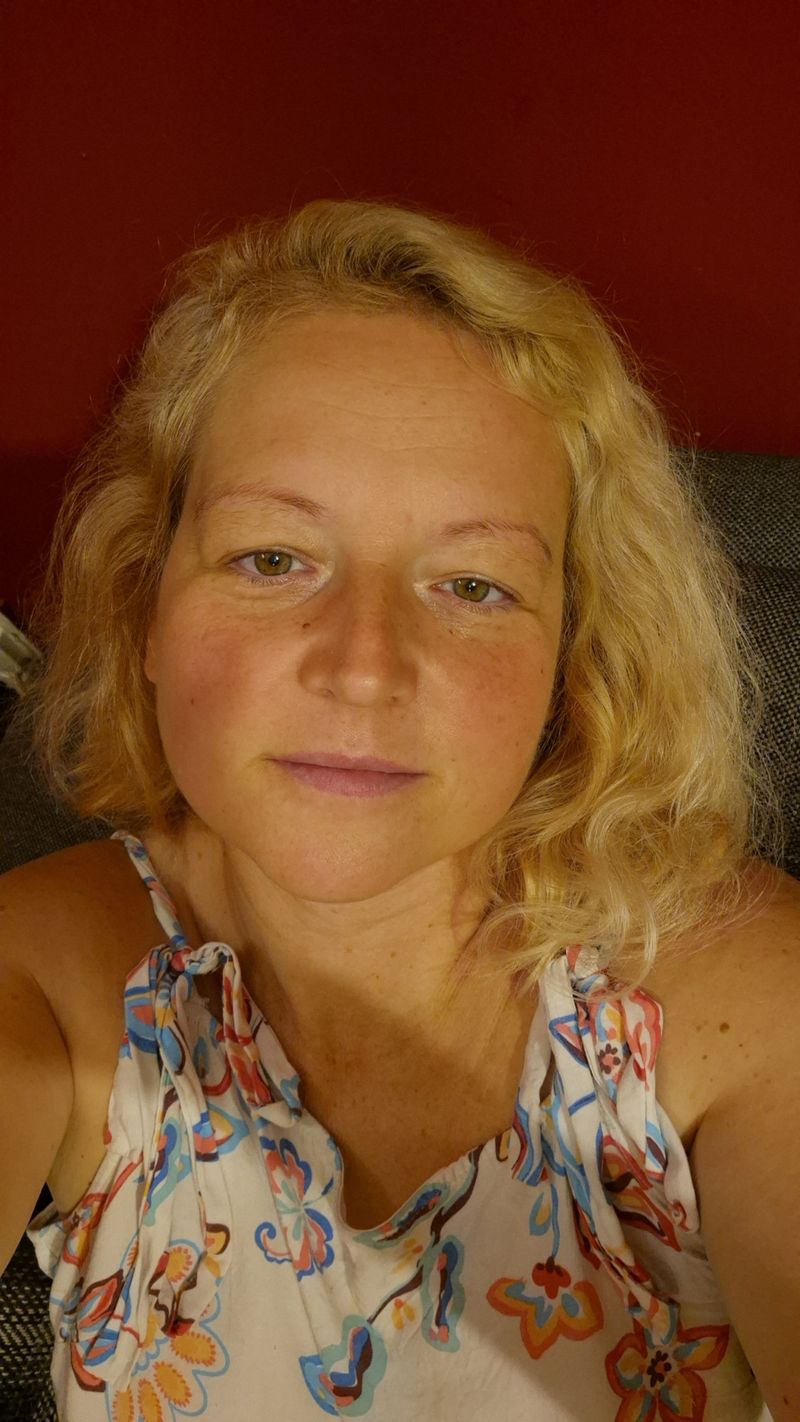 Ewa, 46