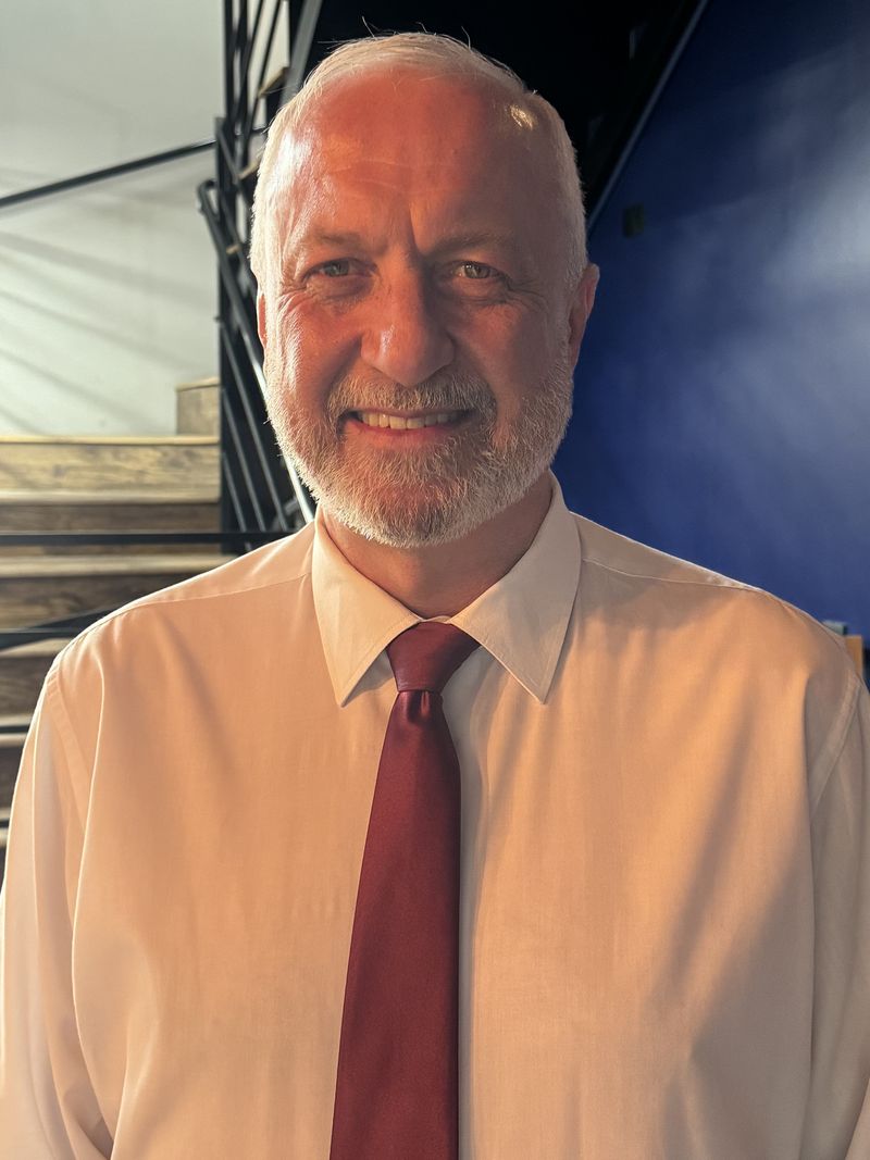 Mauro, 60