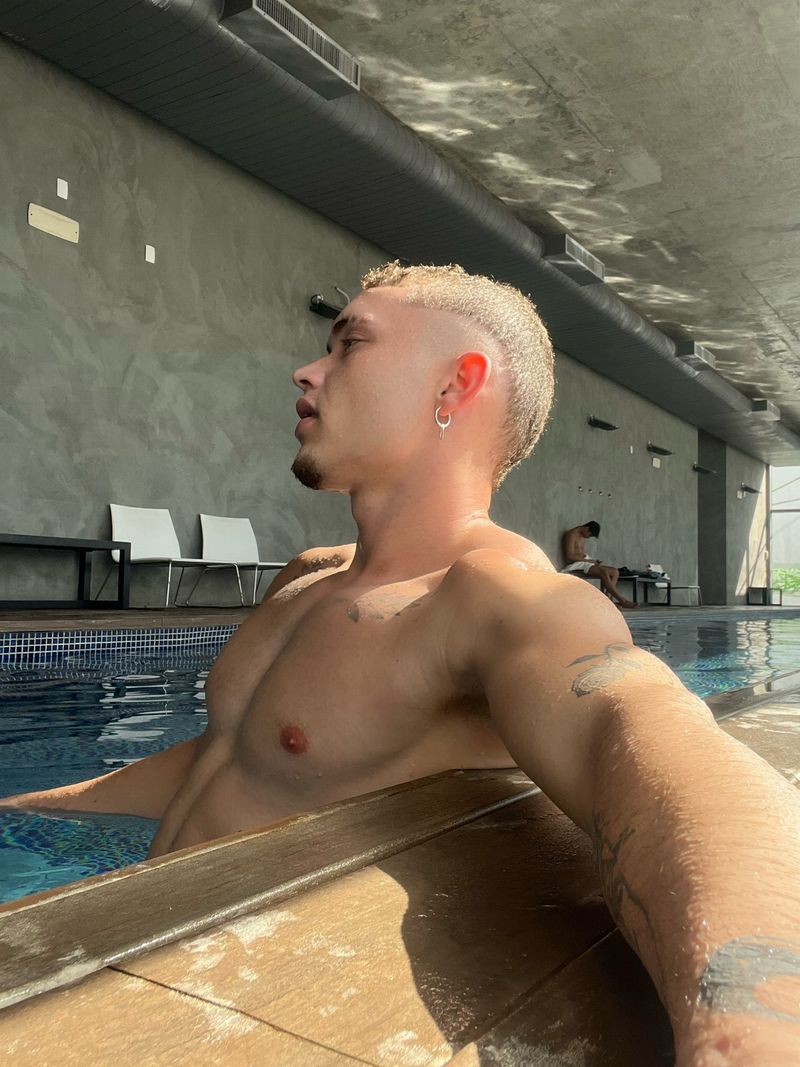 Matias, 21
