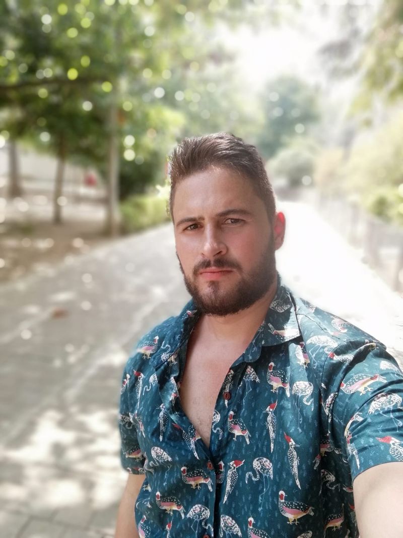 Alejandro, 38