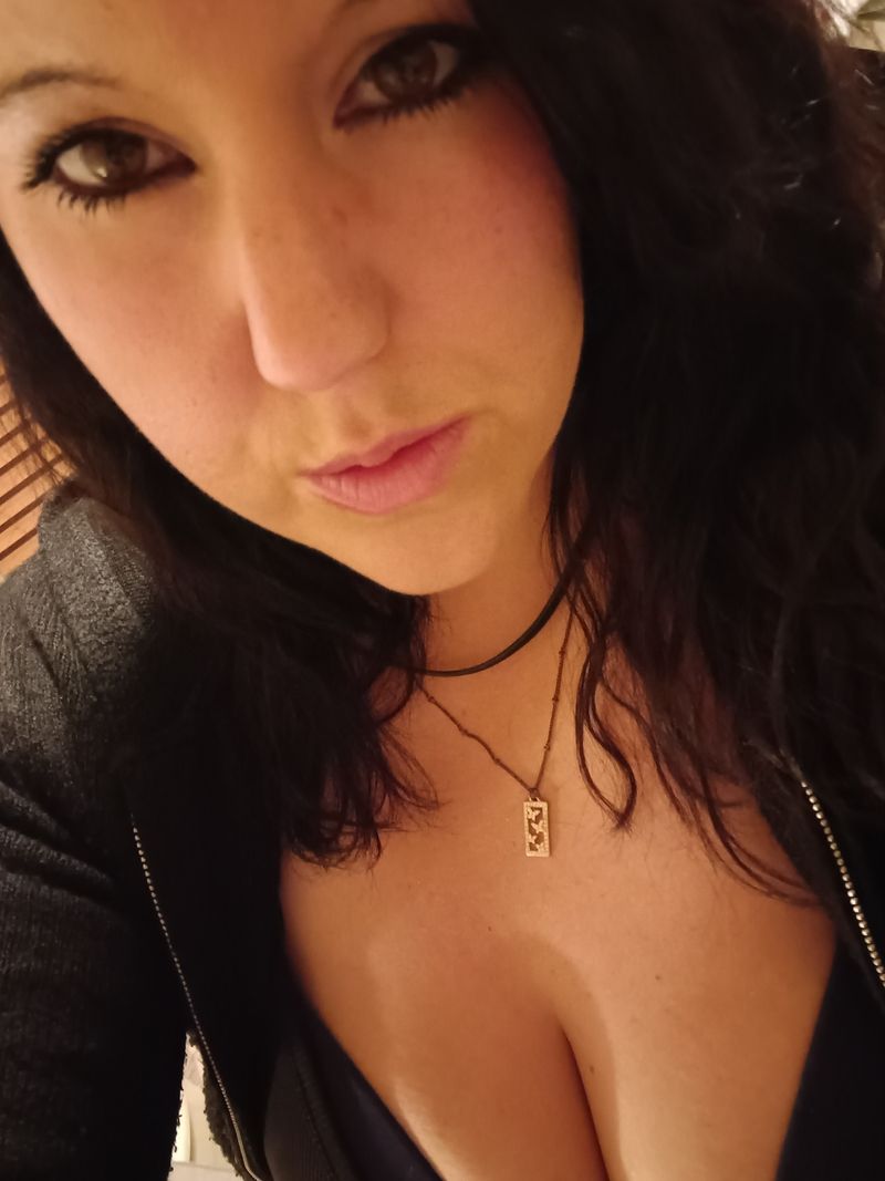 Stephanie, 31