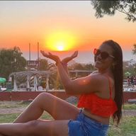 Laura, 42