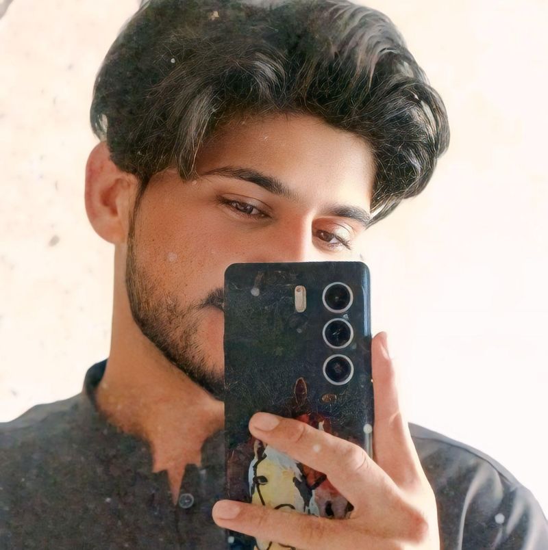 Zaib, 20