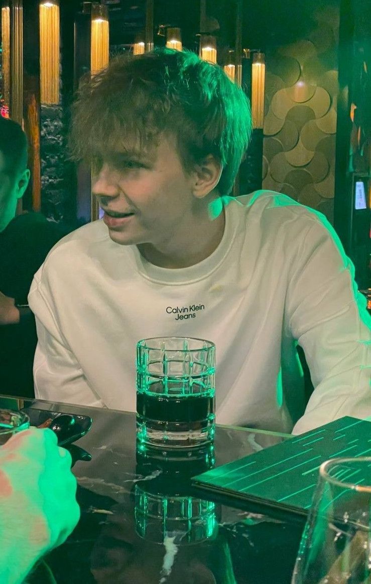 Максим, 20