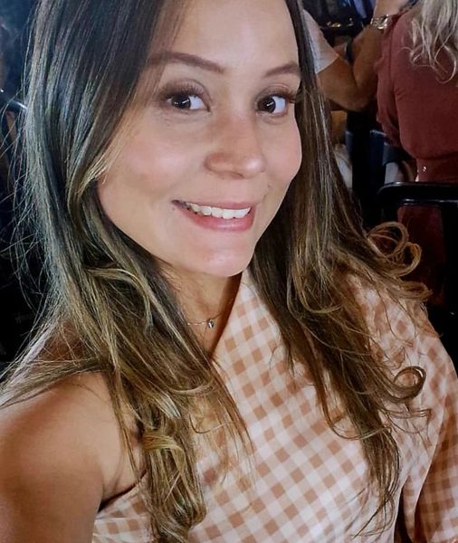Eliane, 27