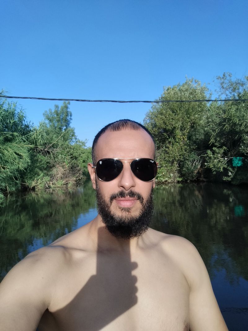 Uness, 35