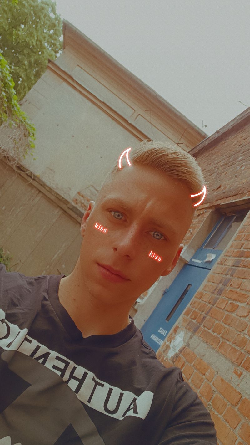 Karol, 26
