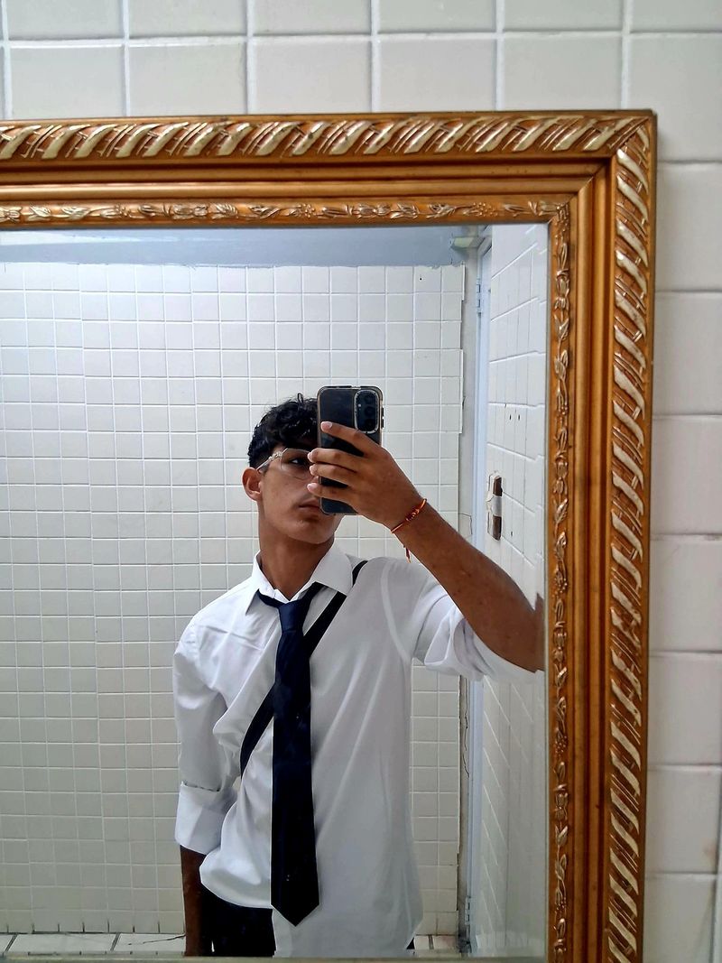 Carlos, 18