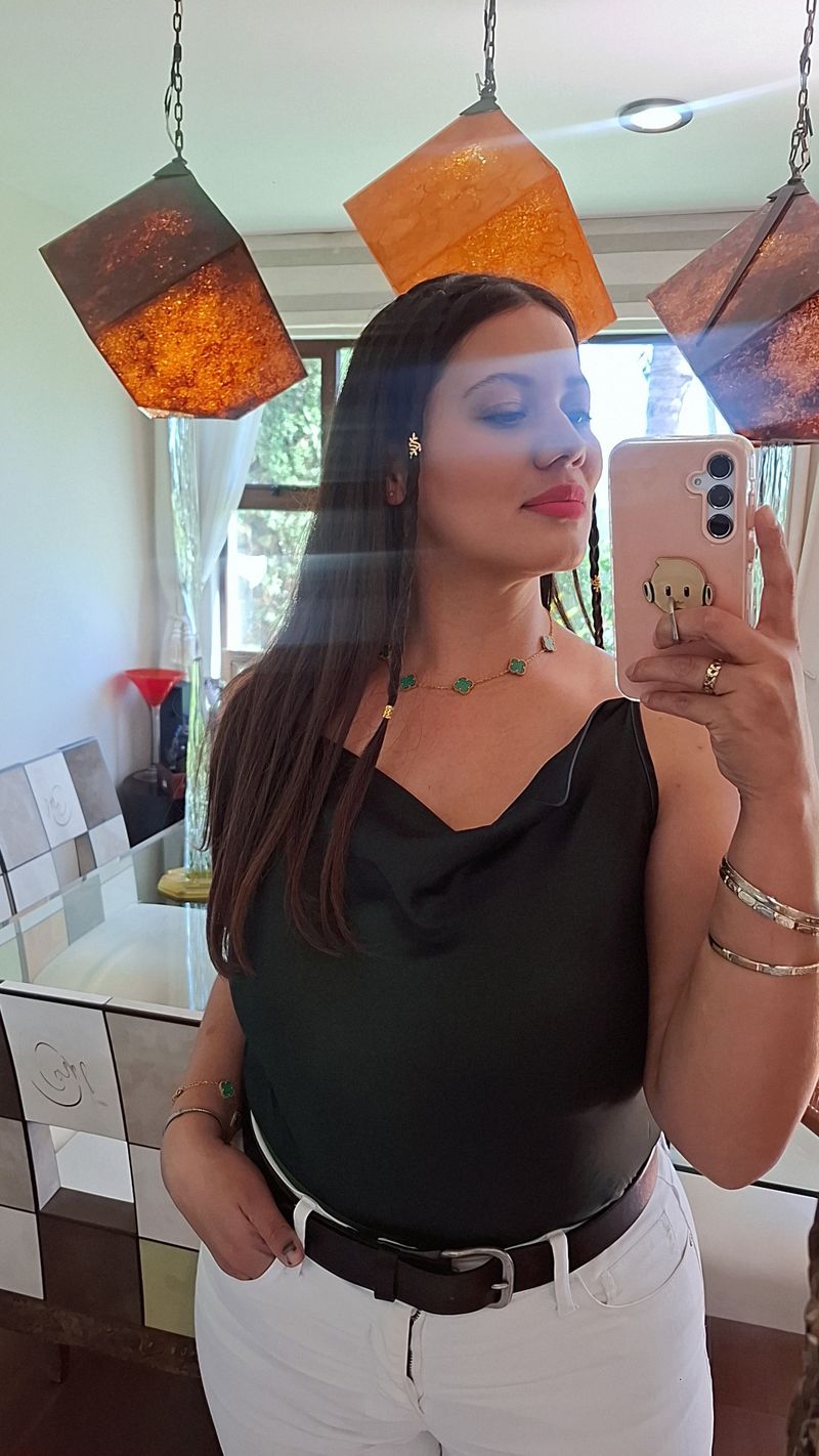 Vania, 30