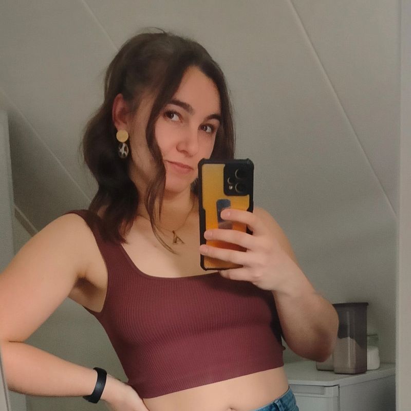 Agata, 34