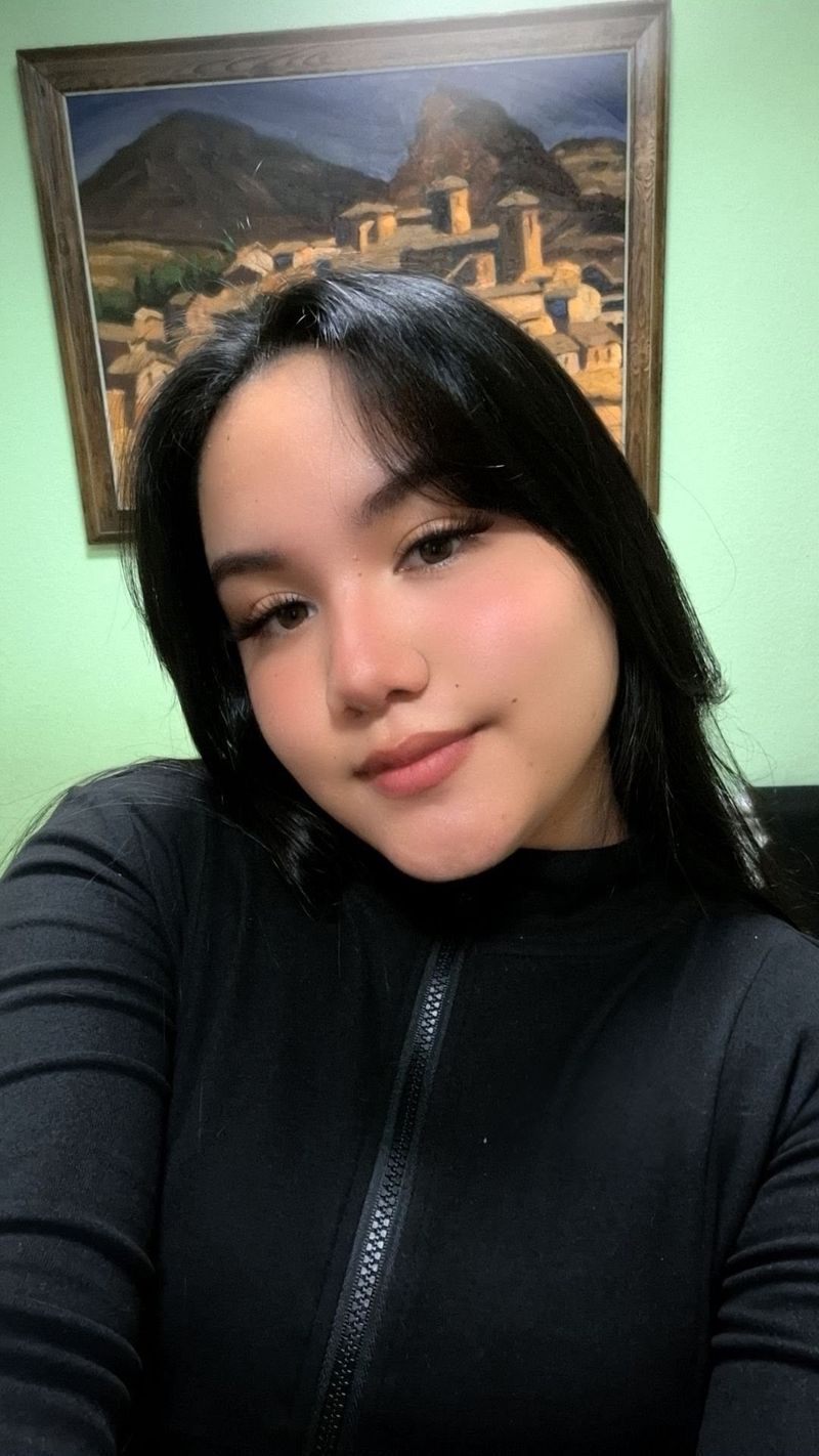 Dayana, 19