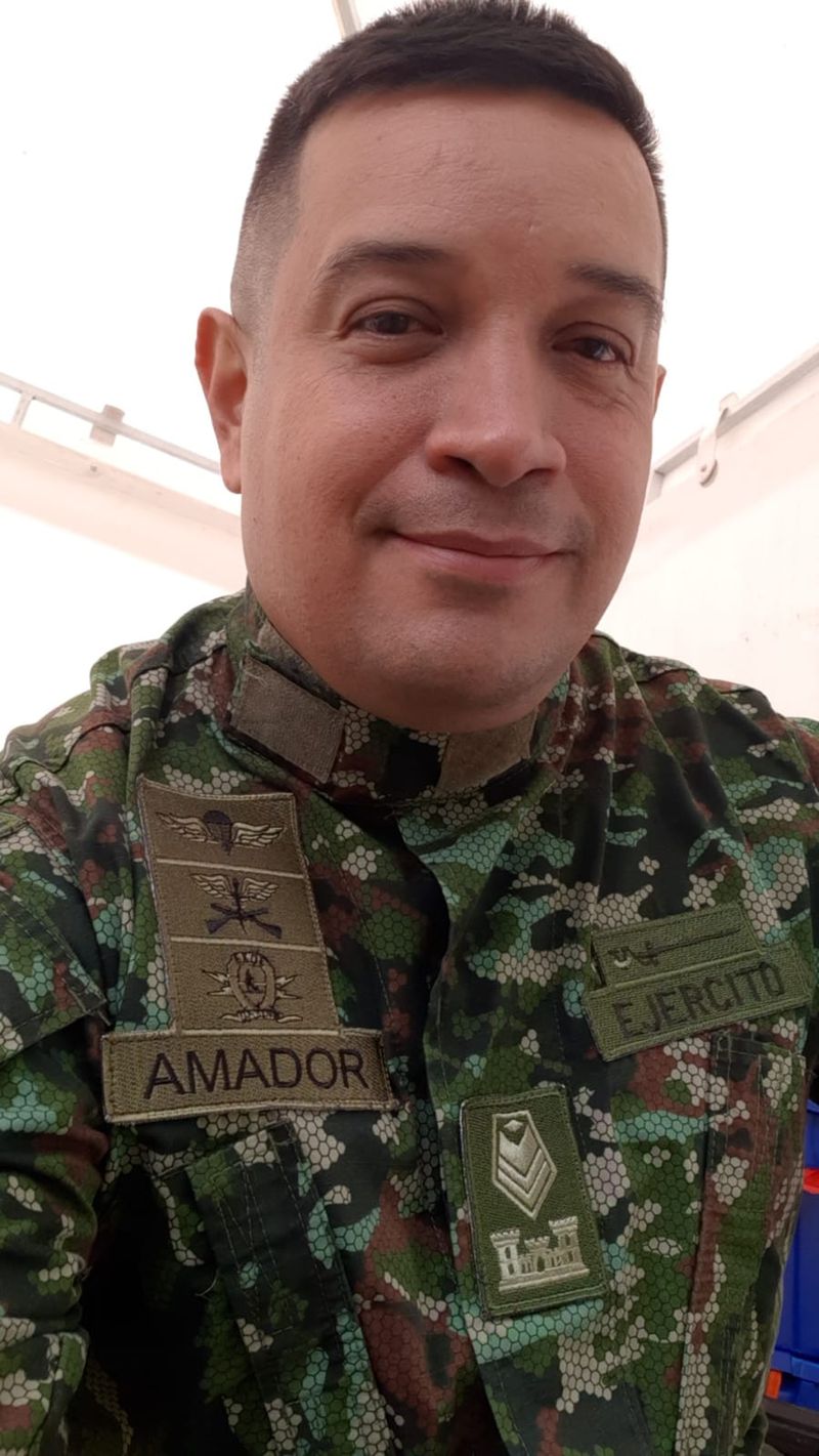 Jhon F, 42