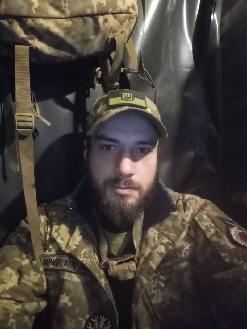 Віктор, 35