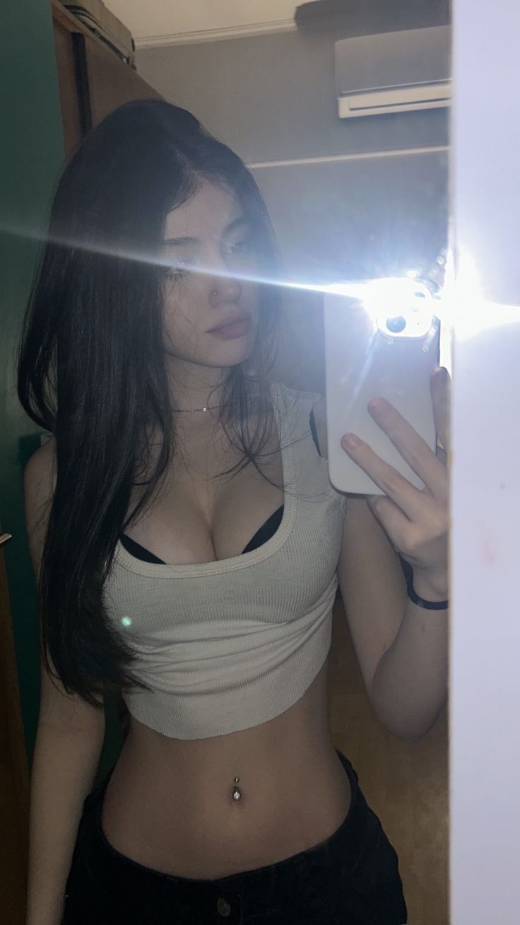 Eva, 23