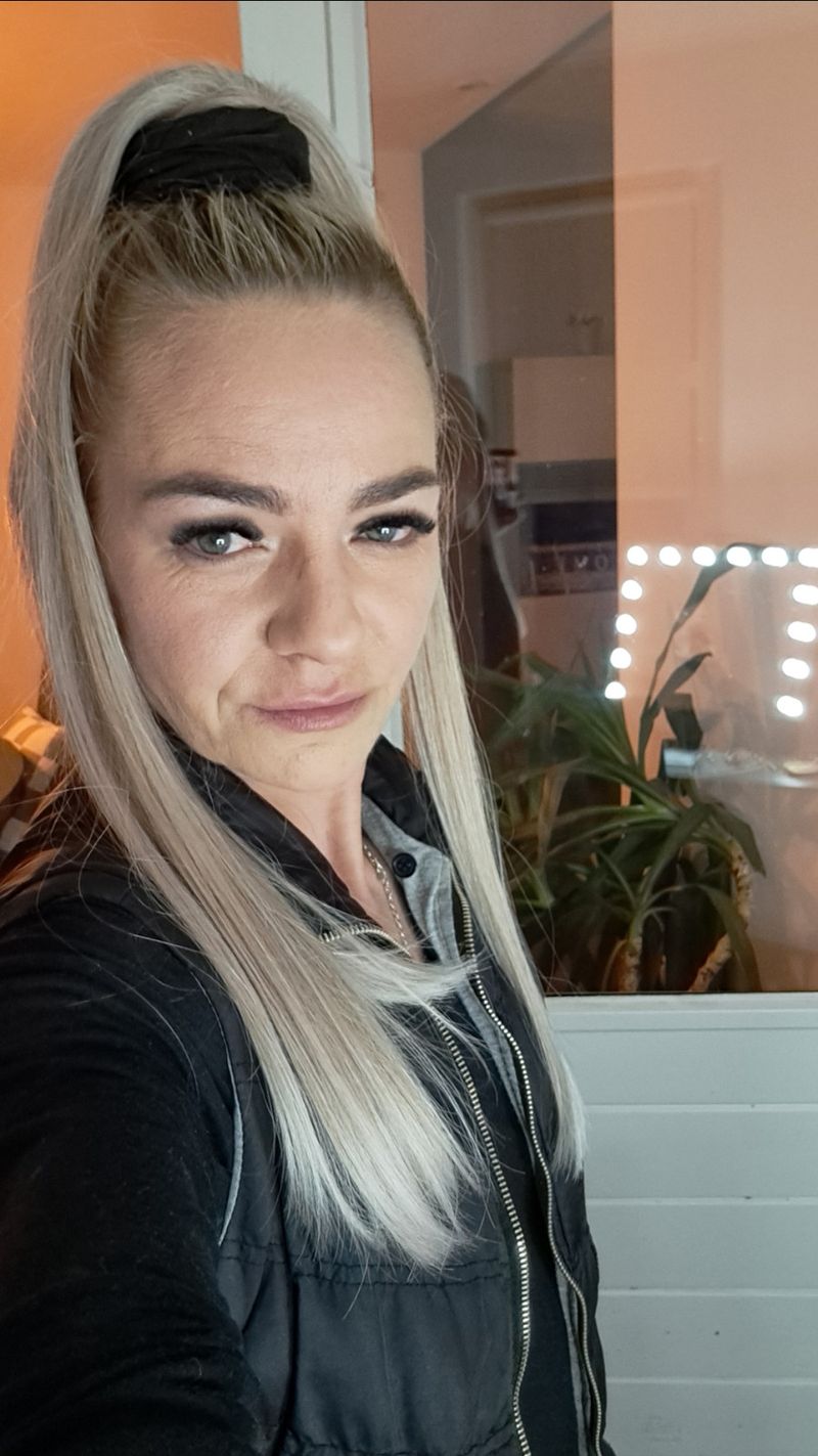 Izabela, 48