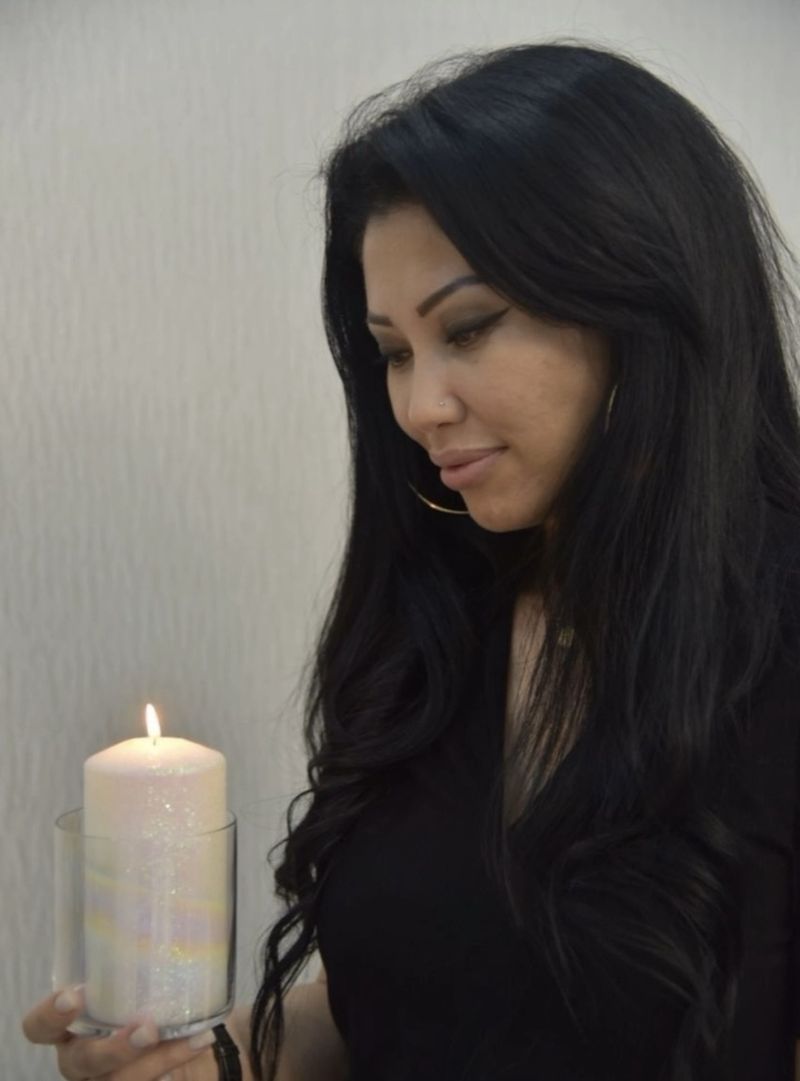 Aselya, 43
