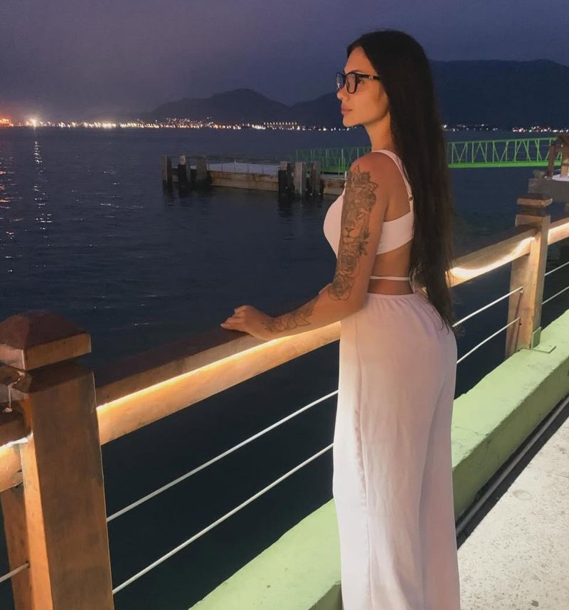 Nicoly, 24