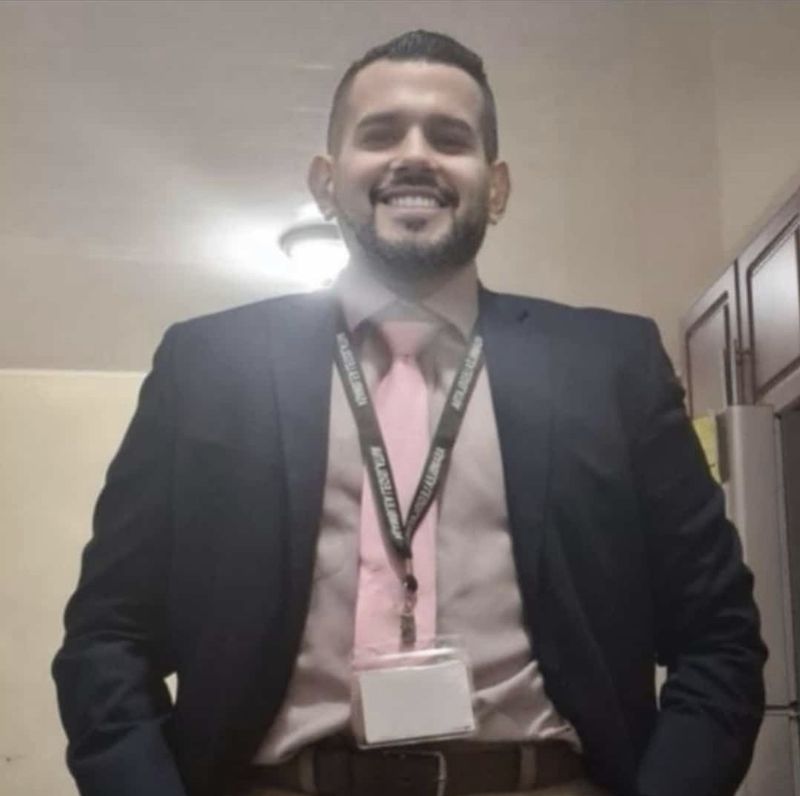 Luis, 40