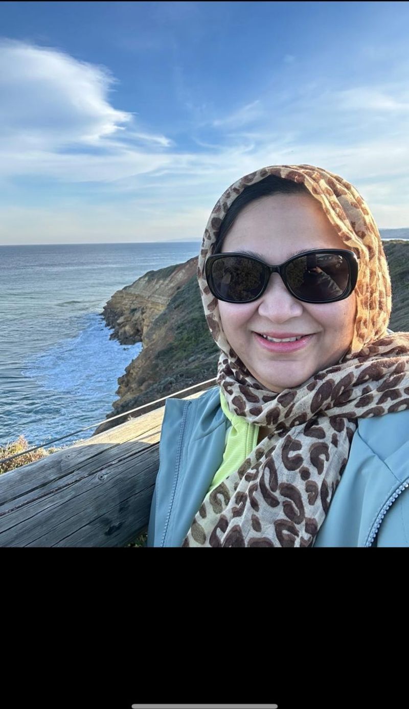 Zoya, 46