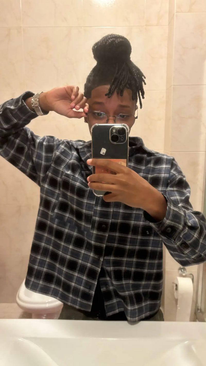 Carlos, 21