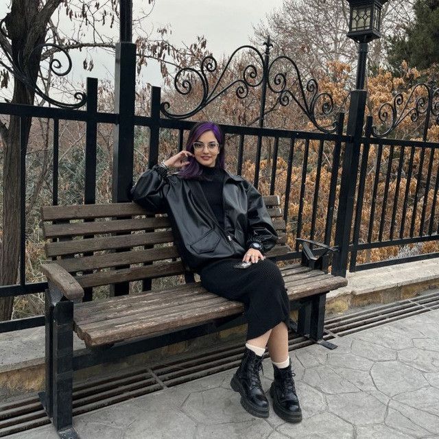 Niloofar, 27