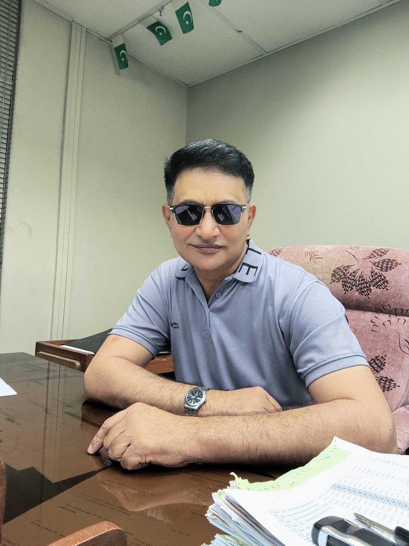 Mushtaq, 60