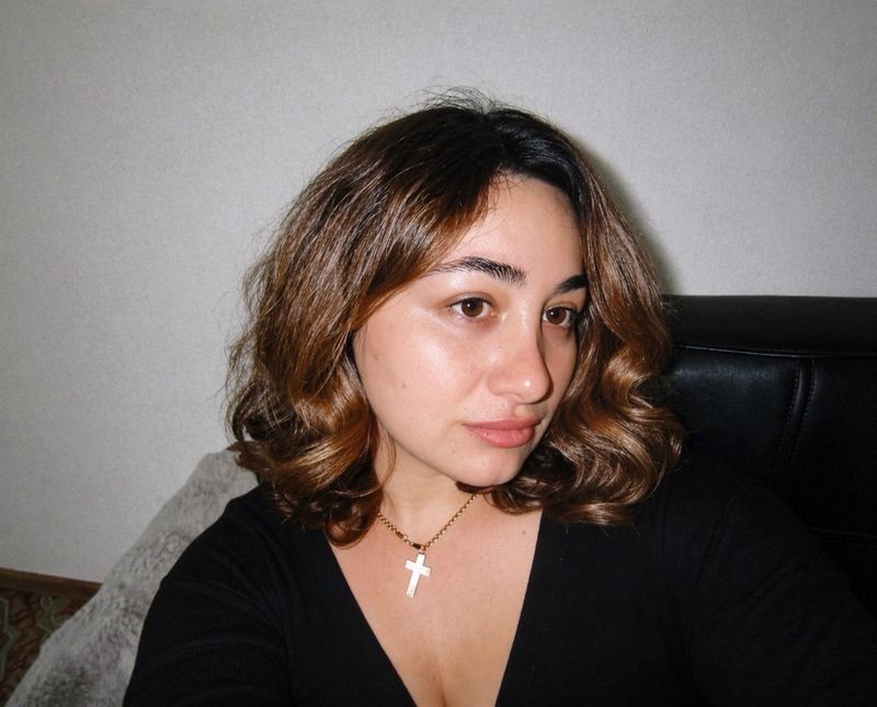 Mariam, 25