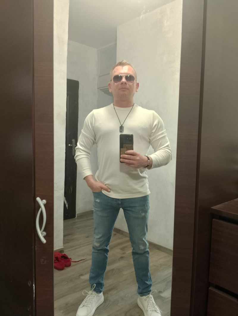 Artur, 49