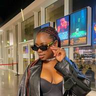 Rolande, 25