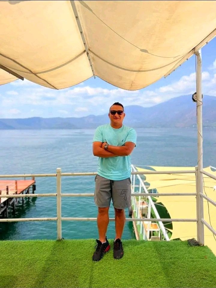 Manuel, 48
