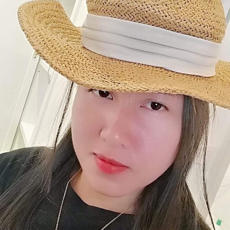 Rachel, 32