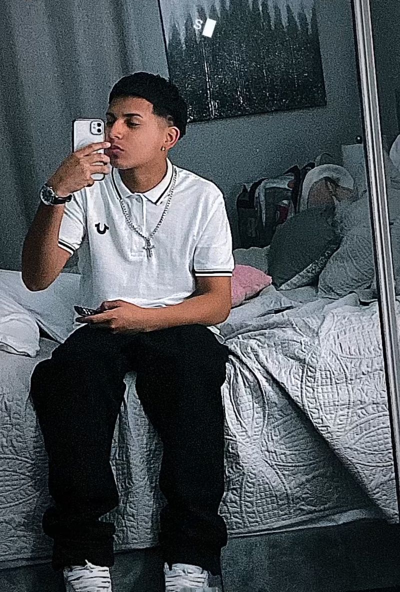 Luis, 21