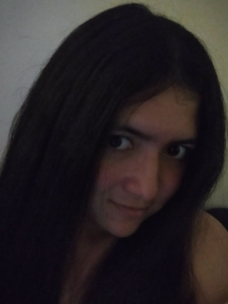 Laura, 18