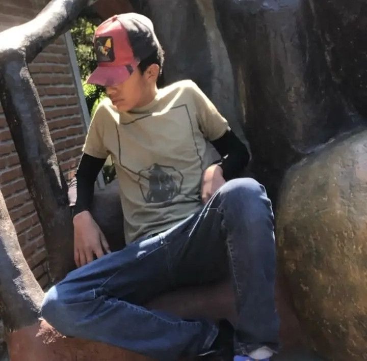 Jose Luis, 25