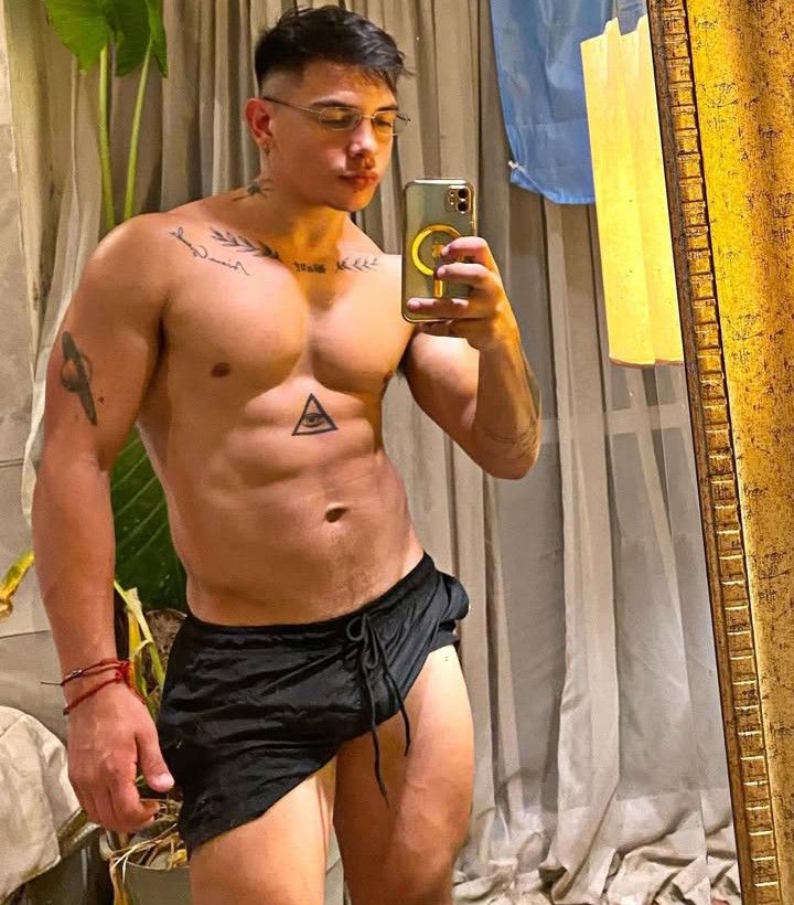 Sebastian, 24