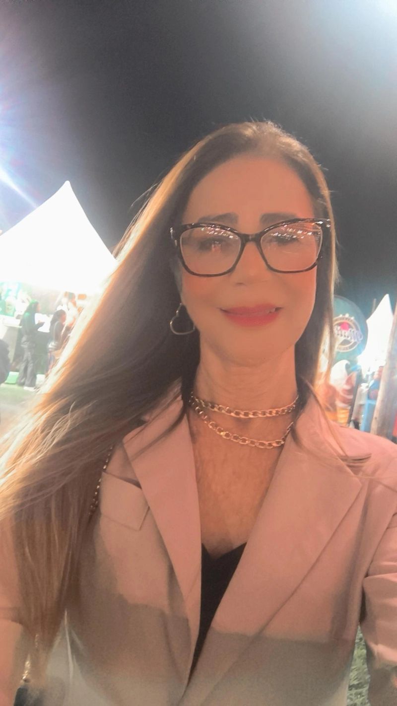 Laura, 61