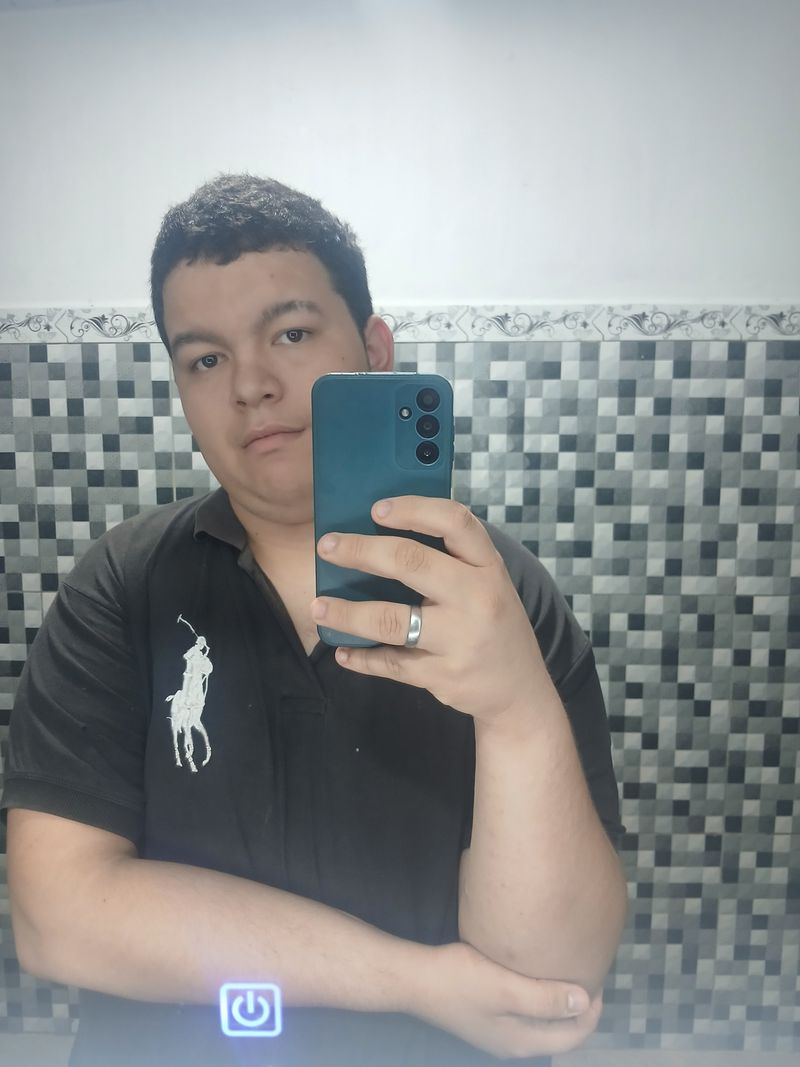 Ernesto, 19