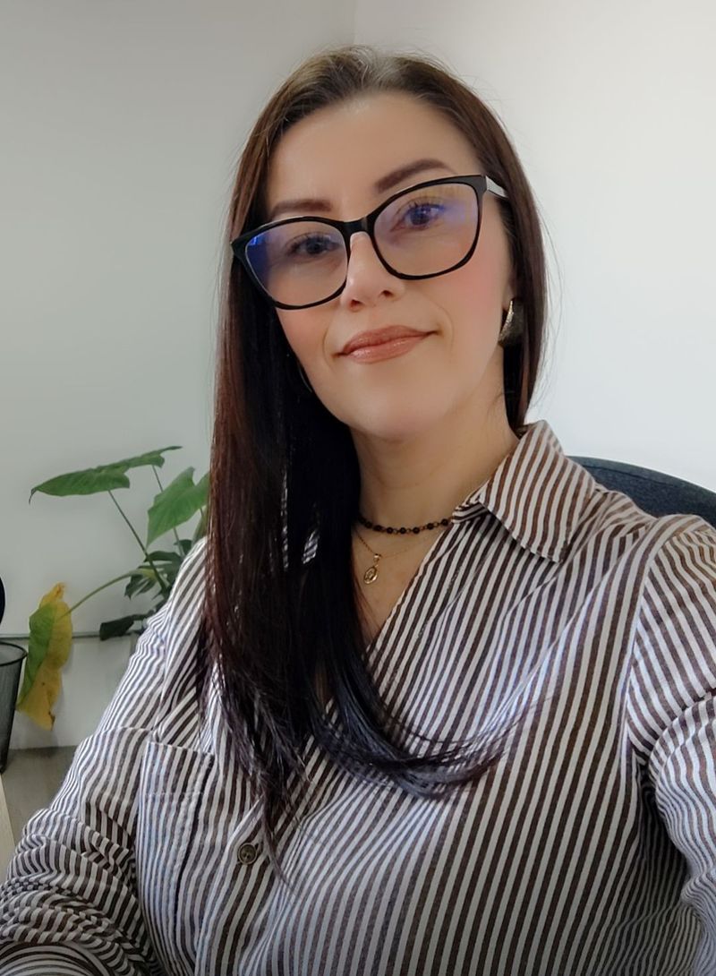 Gloria, 47